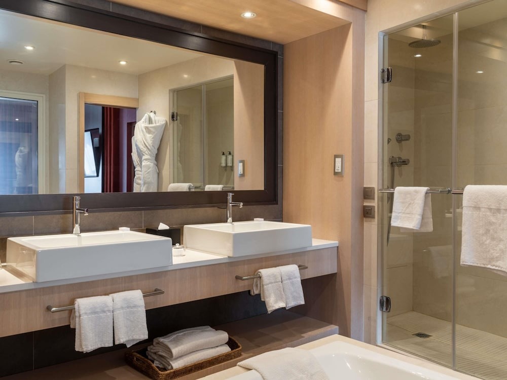 هتل ام گالری نست لا دیفنس